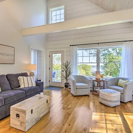 Sunny Stockton Springs Home Less Than 1 Mi To Beach!